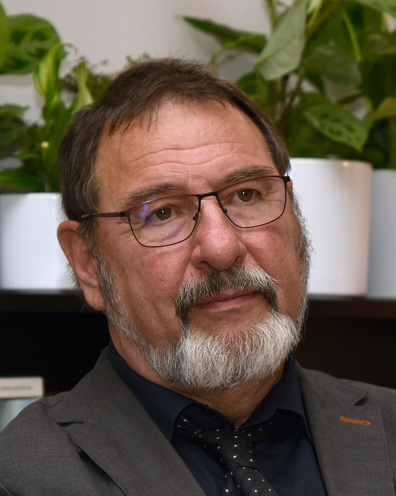 Prof. PhDr. Jiří Pešek, CSc.