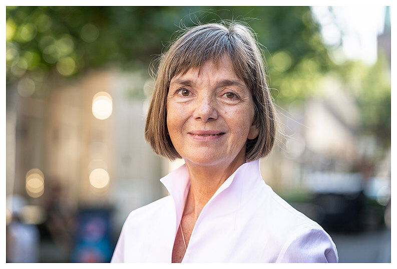 Dr. Heike Spies (Lesung) / Foto: ®Markus Feger Dr. Heike Spies (Lesung) / Foto: ®Markus Feger